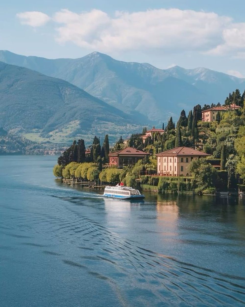Villas on the shore of Lake Como